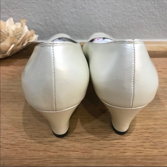 Salvatore Ferragamo Pearlescent Pumps - Picture 2 of 6